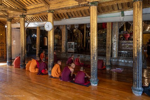 20191122__00289-44 Monastere de Shwe Yan Pyay, novices au travail